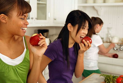 Hur man har perfekt hy som en tonåring. Äta hälsosamt och motion.
