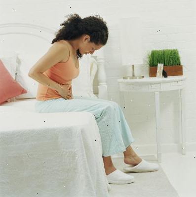 Hur kan man hantera en oväntad menstruation. Använd toalettpapper, servetter, eller vävnader.