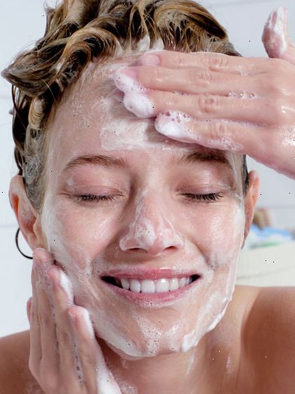 Hur att rengöra din hud. Skölj ansiktet ordentligt.