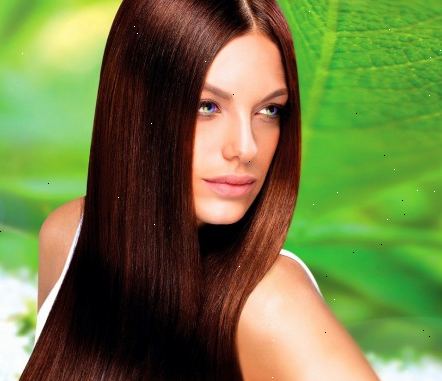 Hur du färga håret mörkt med naturliga ingredienser. Blanda naturlig henna pulver med citronsaft eller annan sur vätska.
