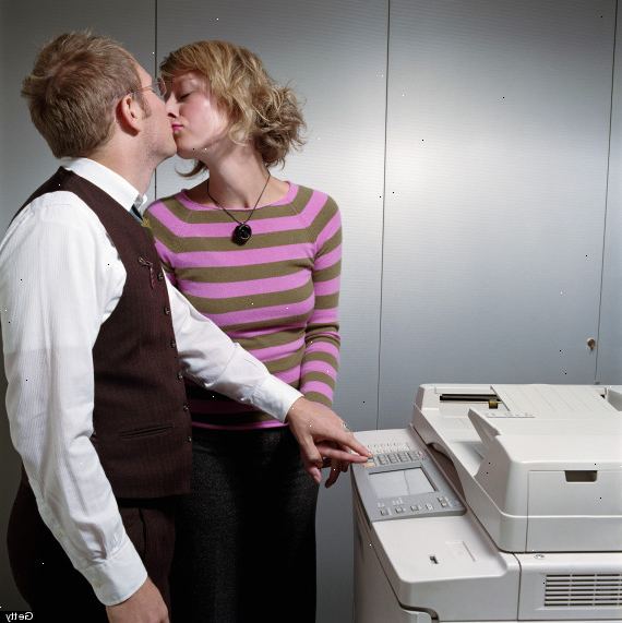Hur man har ett hemligt kontor romantik. Kommunicera i stealth.
