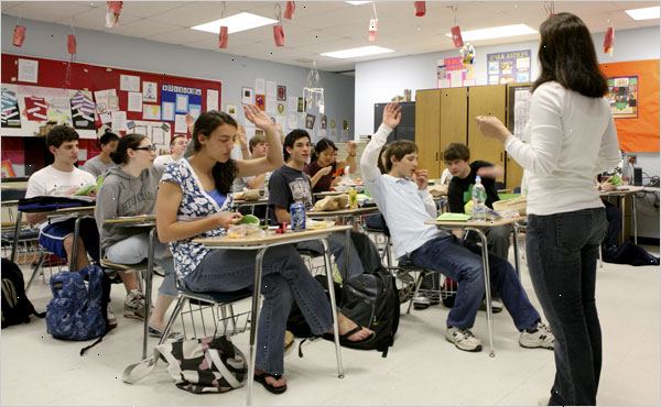 Hur man äter i klassen. Bär längs en ​​toto hänger lös, ryggsäck eller jacka för att förvara mat i.