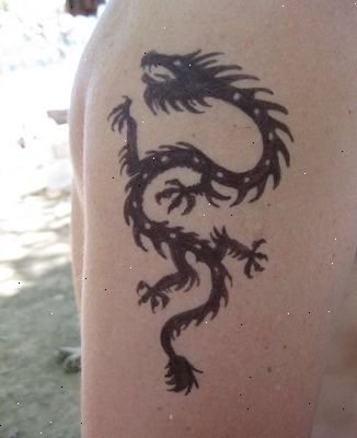 Hur man skapar en sharpie tatuering. Hitta en bild av vad du vill bli tatuerad på huden.