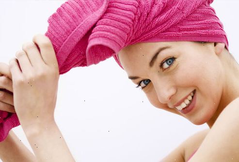 Hur du sätter torrt hår för friskt hår. Försök att använda minst en fuktgivande produkt per vecka.