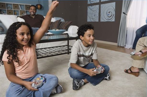 Hur du be dina föräldrar för en mogen videospel. Prata med dina föräldrar och förklara varför du vill ha en M rankade videospel.